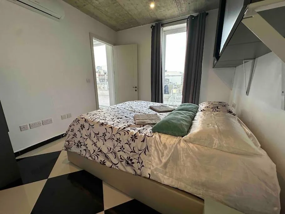 Paceville Sea View Penthouse With Jacuzzi! San Giuliano Appartamento