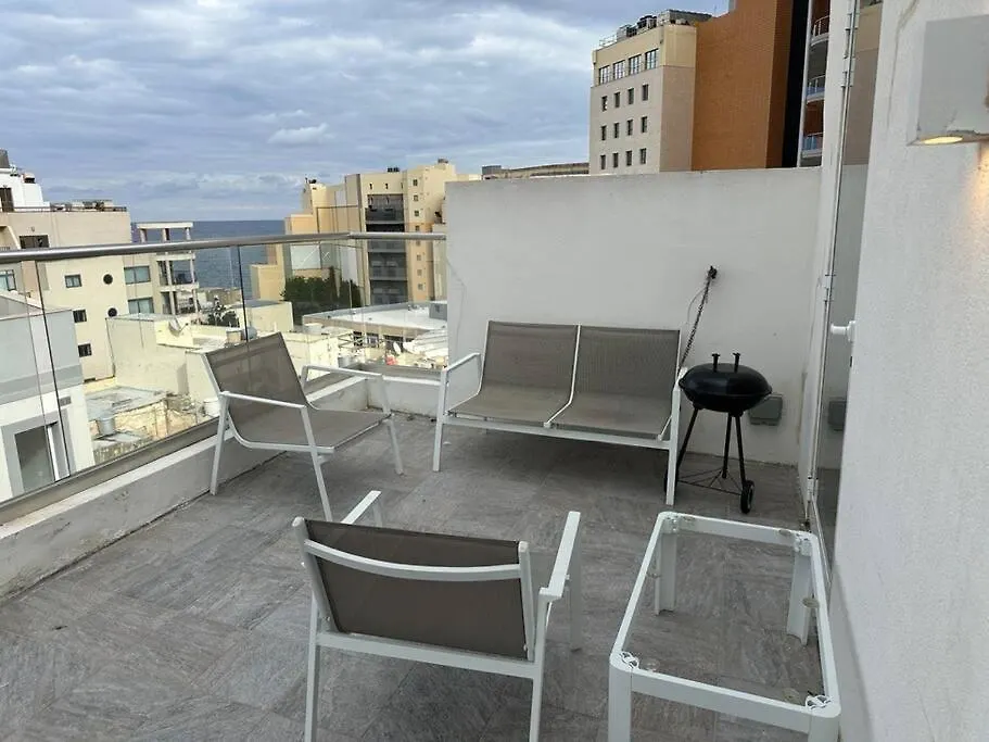 Paceville Sea View Penthouse With Jacuzzi! San Giuliano Appartamento