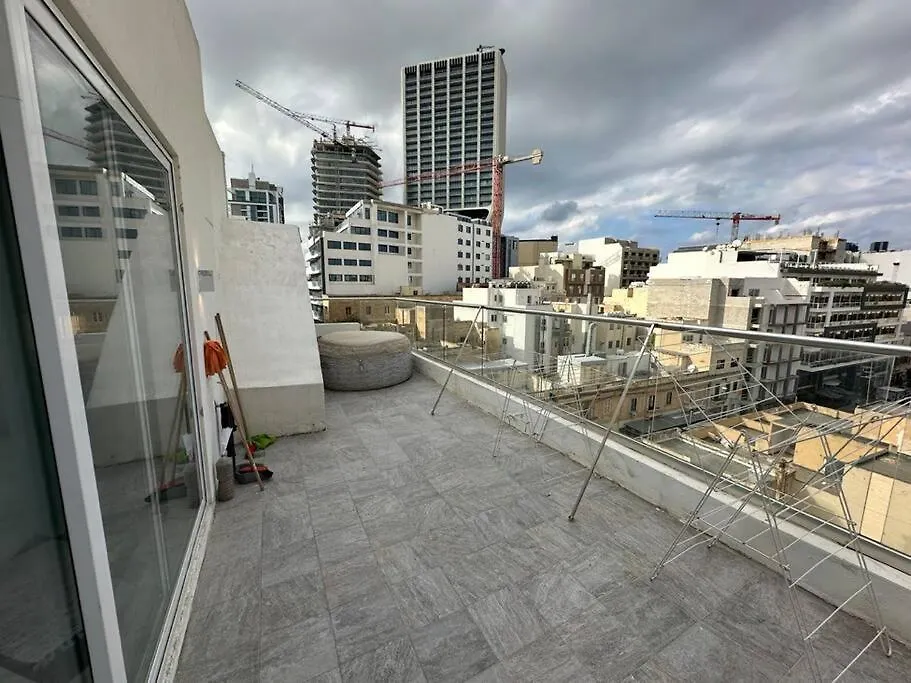 Paceville Sea View Penthouse With Jacuzzi! San Giuliano